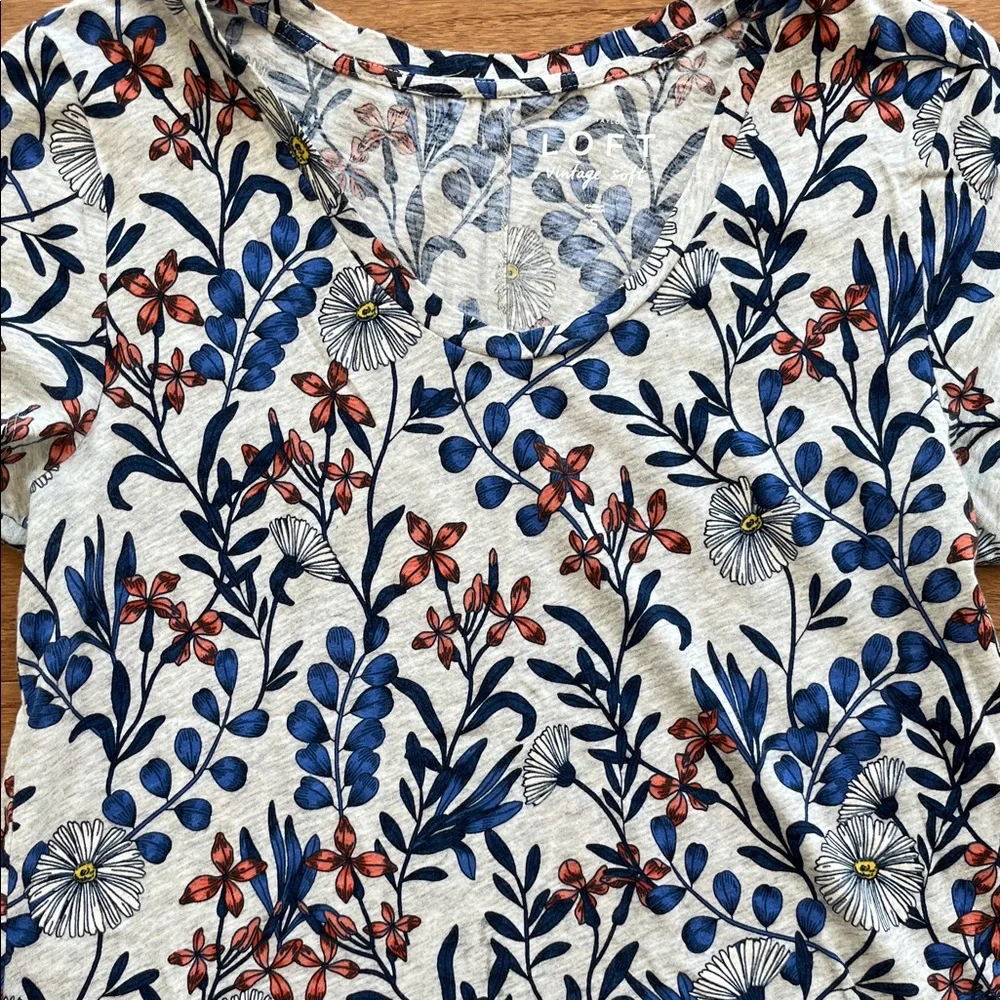 LOFT Blue and Red Floral Short Sleeve Top - Picture 3 of 3